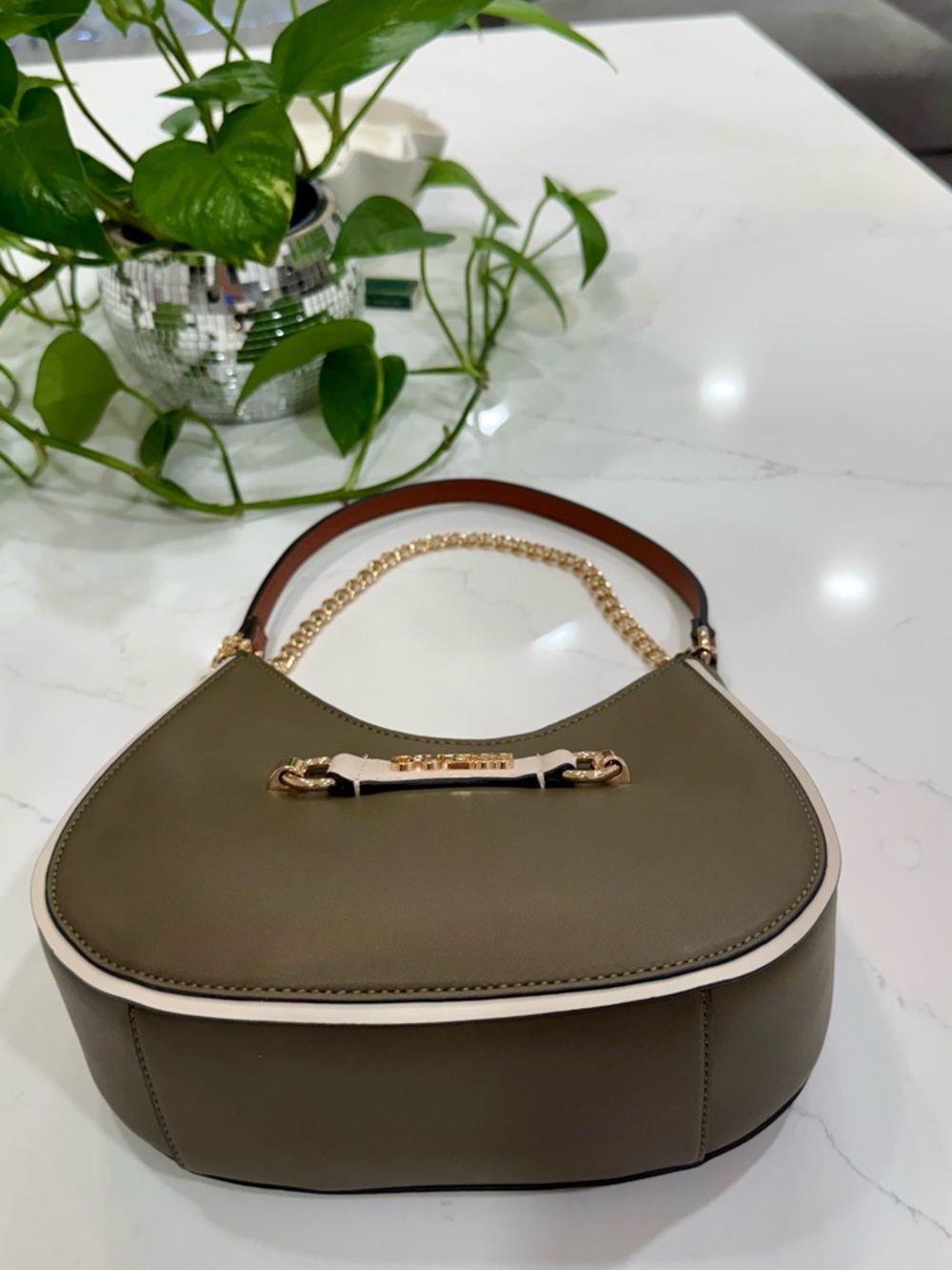 GUESS Olive Green Shoulder Bag with Gold Chain and Cream Logo Tab - Picture 9 of 9